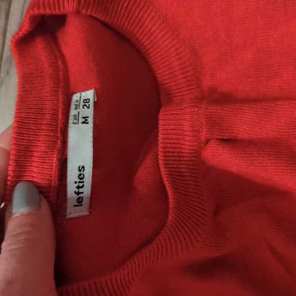 Gorgeous NWOT women's sweater - Picture 3 of 4